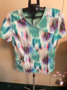 Cherokee infinity auroras scrub top